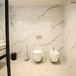 Otel Toto & Radhimë