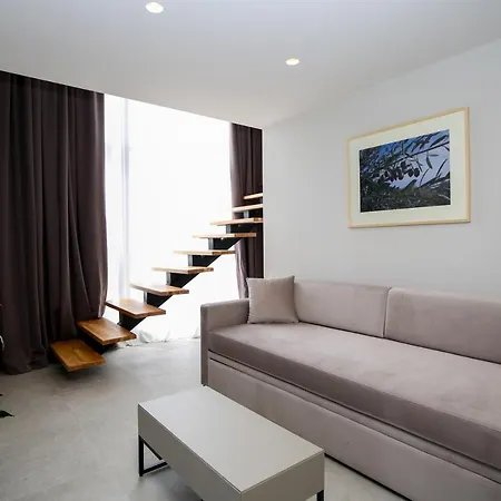 Hotel Toto & Vlore