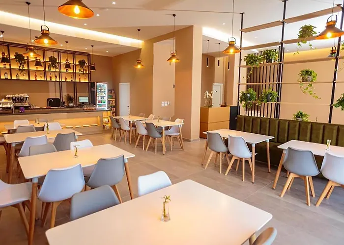 Otel Toto & 4*