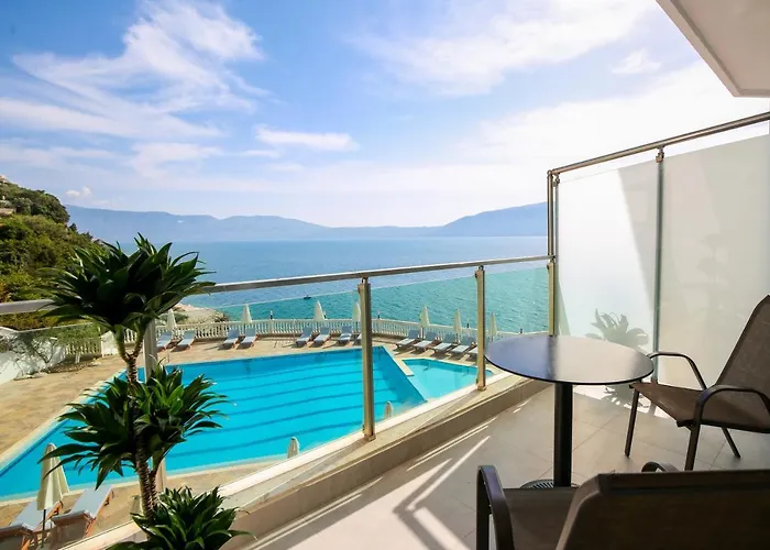 Otel Toto & Radhimë