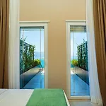 Toto & Hotel Radhimë