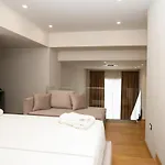 Toto & Hotel Radhimë
